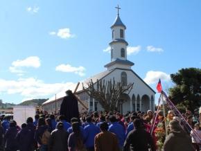 Con fiesta religiosa se entregaron las obras de restauración de la iglesia de Dalcahue