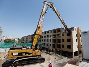 MOP inicia demolición de edificio afectado por terremoto de 2010 en Maipú