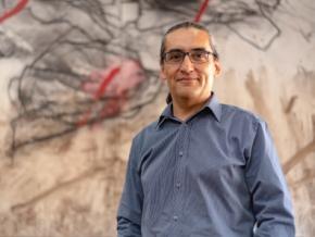 Arquitecto Eliseo Huencho recibe importante premio por relevar a los pueblos originarios en la edificación pública