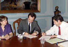 Arquitectura entrega oficialmente a la Presidencia de la República la gran Bandera Bicentenario