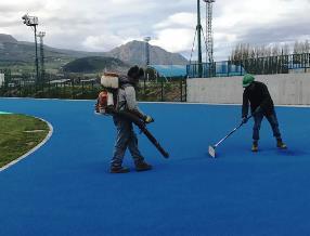 Instalan pista atlética en Estadio de Coyhaique