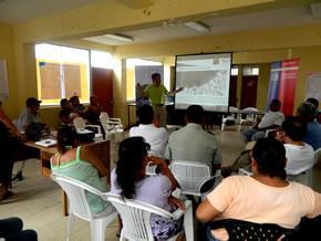 MOP expone proyectos de restauración histórica y borde costero a comunidad de Pisagua