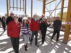 Ministro Golborne inspecciona construcción de nuevo Centro Teletón en Calama
