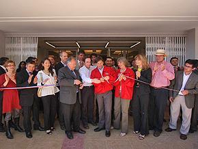 Ministro Golborne entrega a la comunidad nuevo Teatro de Parral y visita avances de reconstrucción del Teatro de Linares