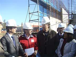 Ministros Golborne y Cruz-Coke recorren obras en ejecución del Teatro Regional de Rancagua