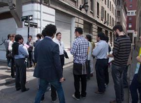 Arquitectos inscritos en concurso público visitan edificio donde se habilitará nueva sede de la Biblioteca del Congreso Nacional