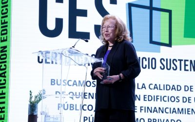 Margarita Cordaro recibe premio a la trayectoria 10 años CES 2025