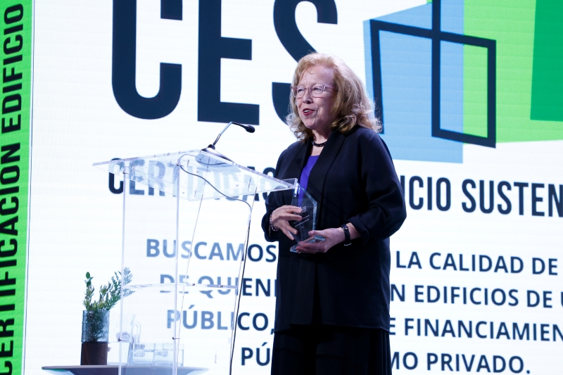 Margarita Cordaro recibe premio a la trayectoria 10 años CES 2025
